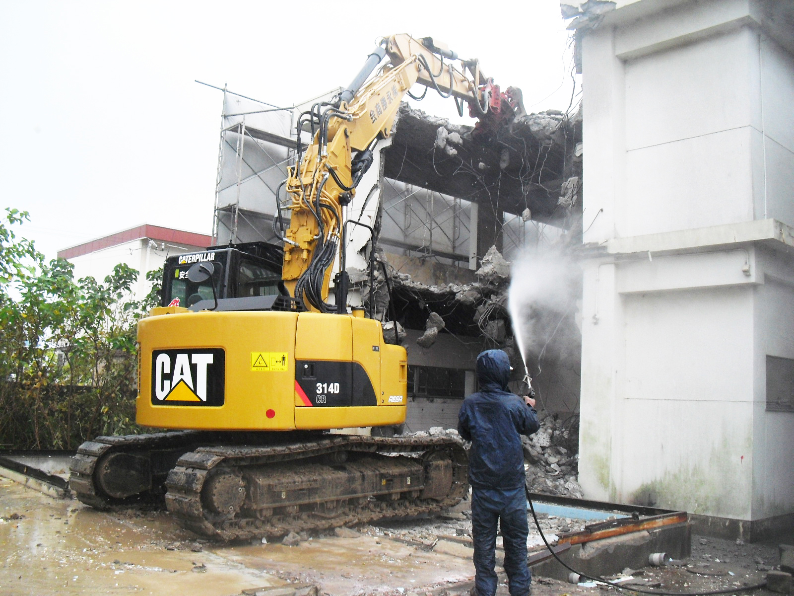 黄色いクレーン車