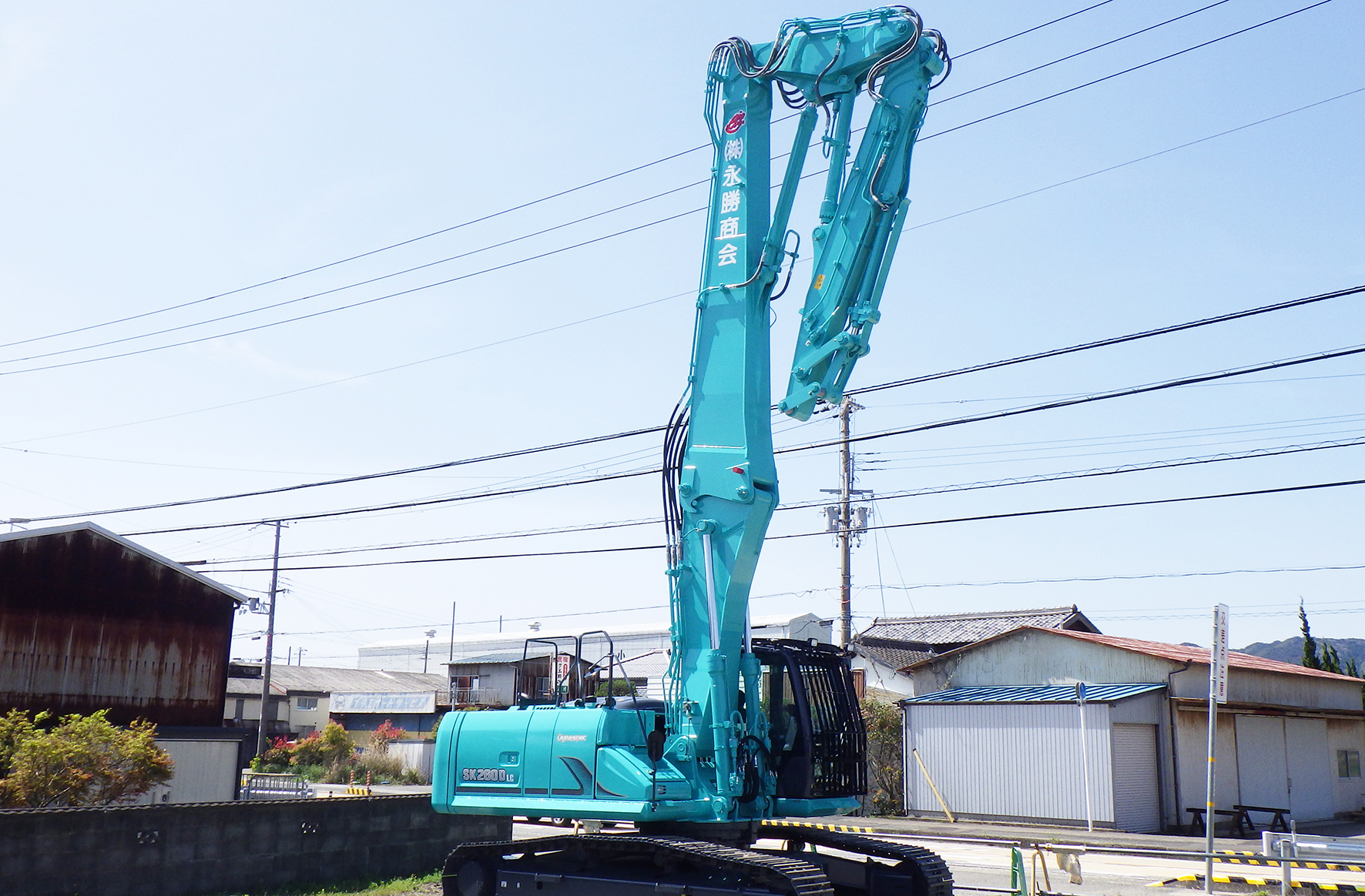 青いクレーン車